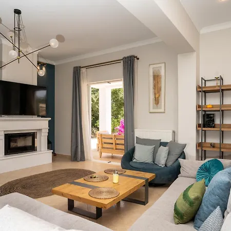 Kate Kontini Luxury Villa Ciliví