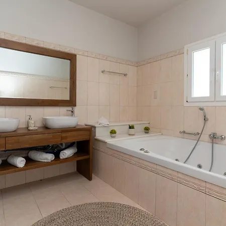 Kate Kontini Luxury Villa *